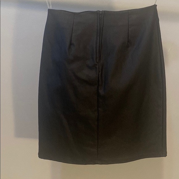 Lace-up black miniskirt - Picture 2 of 2